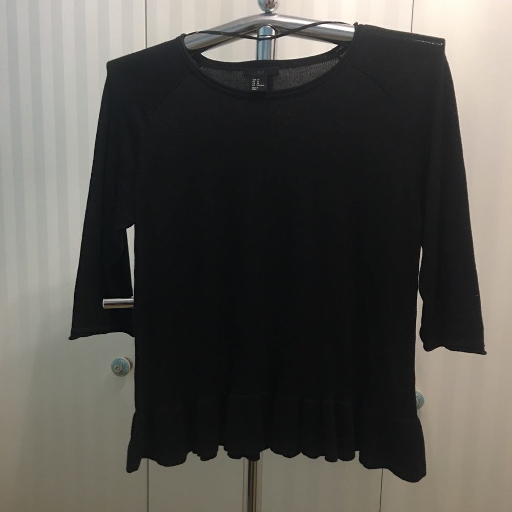 NWOT H&M black sweater with ruffled hem Size M Medium